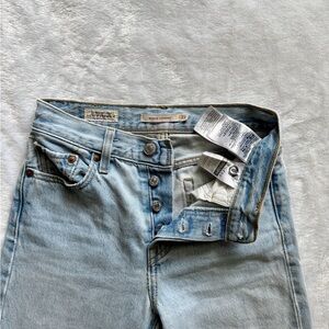 Levi’s Premium Wedgie Straight Button Fly Size 23